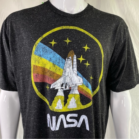 Mad Engine Men’s Retro NASA Shuttle Rainbow Black Heather Tee - Picture 2 of 6